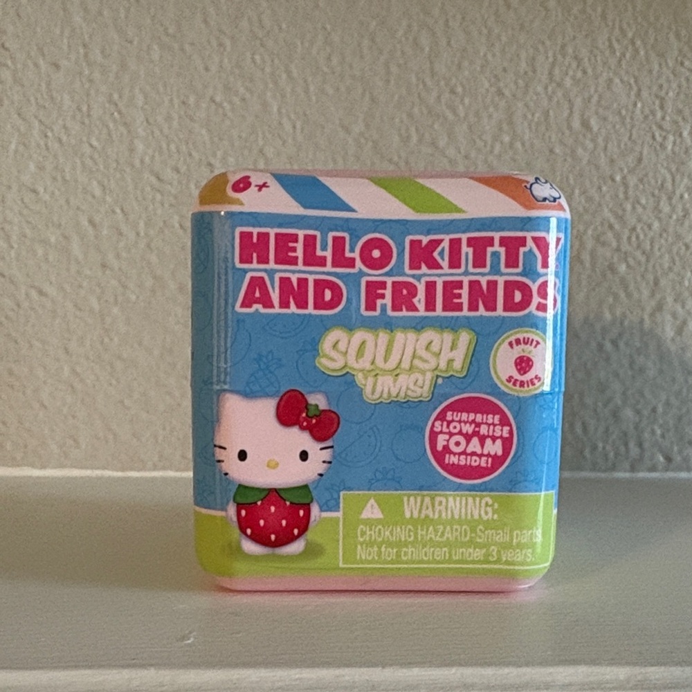 Hello Kitty Squish Ums! Toy